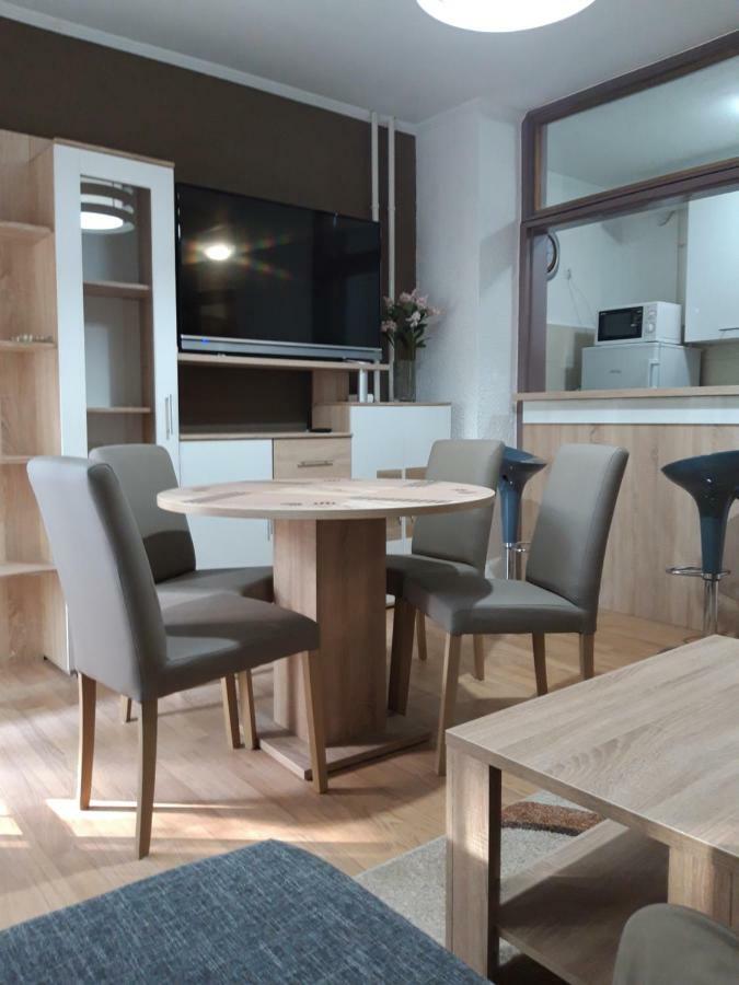 Apartman Centros Osijek Ngoại thất bức ảnh